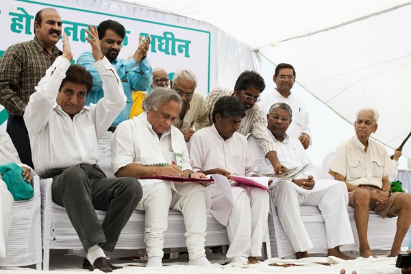 Jan Satyagraha ends with an agreement