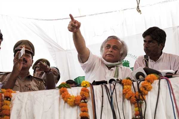 While Jairam Ramesh tells states to speed up land reform measures, PM Singh will meet leaders of Jan Satyagraha this wk