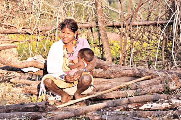 Focus on the villages : the new strategy of Ekta Parishad for sustainable social justice / Focus sur les villages : la nouvelle stratégie d’Ekta Parishad pour une justice sociale durable / Fokus auf d