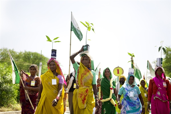 Indian Goverment proposes a national land reform together with the task force set up after Jan Satyagraha